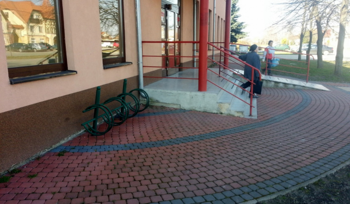 Obnova hlavného námestia v zóne centra Okoličná na Ostrove