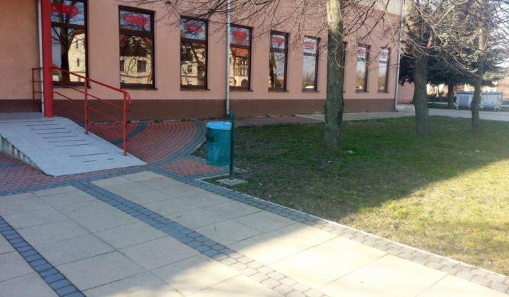 Obnova hlavného námestia v zóne centra Okoličná na Ostrove