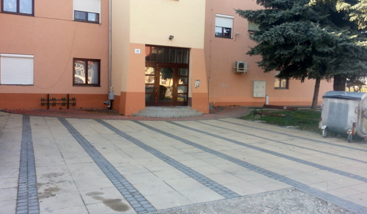 Obnova hlavného námestia v zóne centra Okoličná na Ostrove