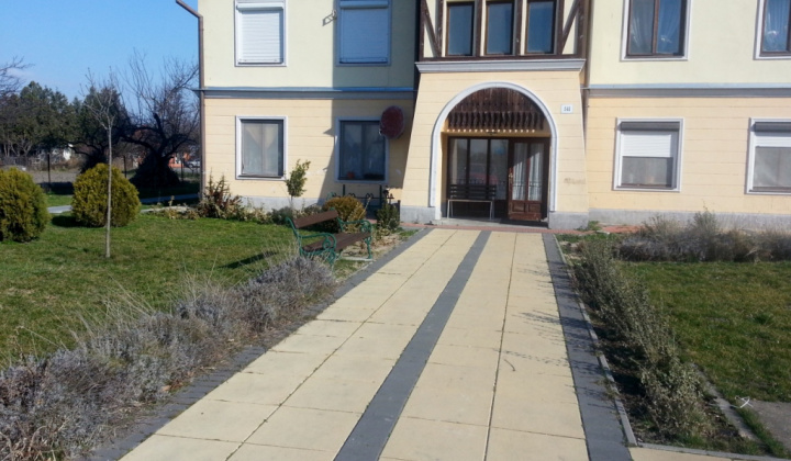 Obnova hlavného námestia v zóne centra Okoličná na Ostrove