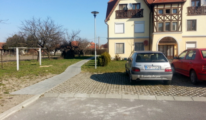 Obnova hlavného námestia v zóne centra Okoličná na Ostrove